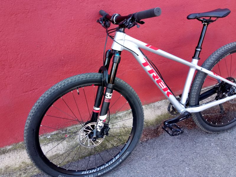 Used Trek X-Caliber 9 2019 2019 Mountainbike, Light Gray, 27.5, 29 — image 1 of 10