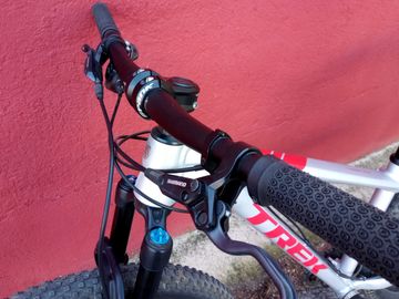 Used Trek X-Caliber 9 2019 2019 Mountainbike, Light Gray, 27.5, 29 — image 6 of 10