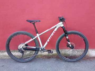 Used Trek X-Caliber 9 2019 2019 Mountainbike, Light Gray, 27.5, 29 — image 2 of 10