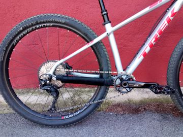 Used Trek X-Caliber 9 2019 2019 Mountainbike, Light Gray, 27.5, 29 — image 8 of 10