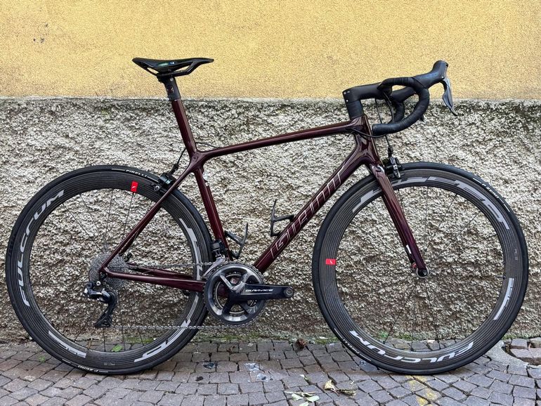 Used Giant TCR Advanced SL 2023 - Shimano Dura Ace Di2 2023 Road & Gravel, Rot — image 1 of 9