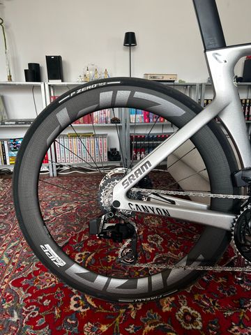 Używany Canyon Aeroad SRAM Force eTap AXS 2024 Road & Gravel — zdjęcie 2 z 11