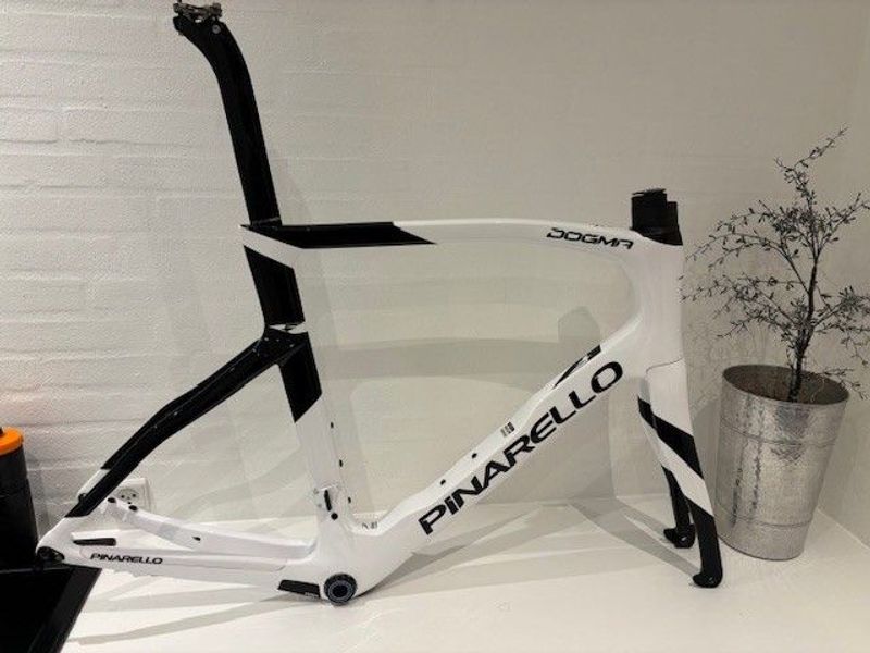 Pinarello DOGMA F 2024 Frameset 2023 Road & Gravel usato