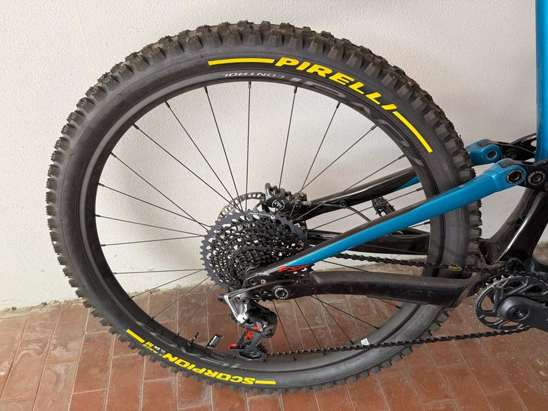 Used Specialized Enduro SRAM X01 Eagle 2017 Mountainbike, Blue — image 7 of 9