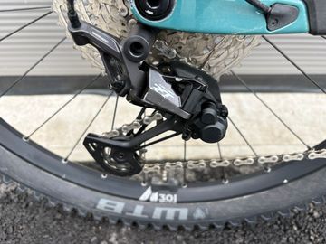 Použité Pivot SHUTTLE LT Shimano Deore XT 2025 Mountainbike — obrázek 3 z 14