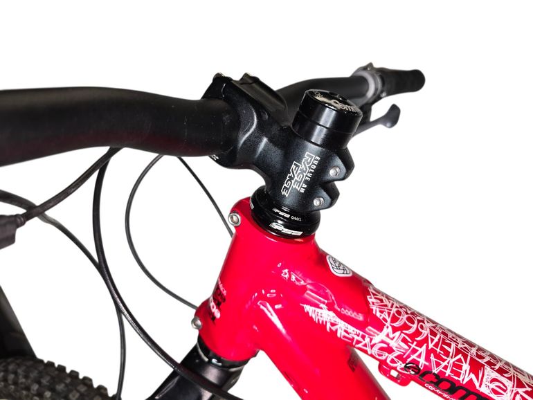 Used Commencal Meta 26" 2012 Mountainbike, Red — image 3 of 22