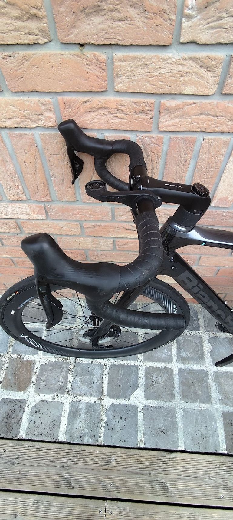 Used Bianchi Infinito XE 105 Di2 2023 2023 Road & Gravel, Black — image 16 of 18