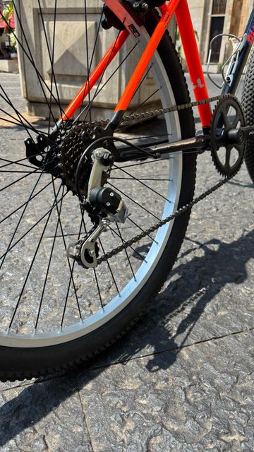 Used Bianchi Custom Shimano Tourney 1994 Mountainbike, Orange, 26 — image 8 of 13