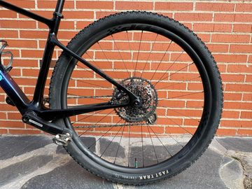 Used Cannondale Carbon 2 2024 Mountainbike, Purple, 29 — image 9 of 13