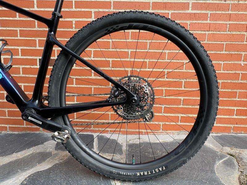 Used Cannondale Carbon 2 2024 Mountainbike, Purple, 29 — image 9 of 13