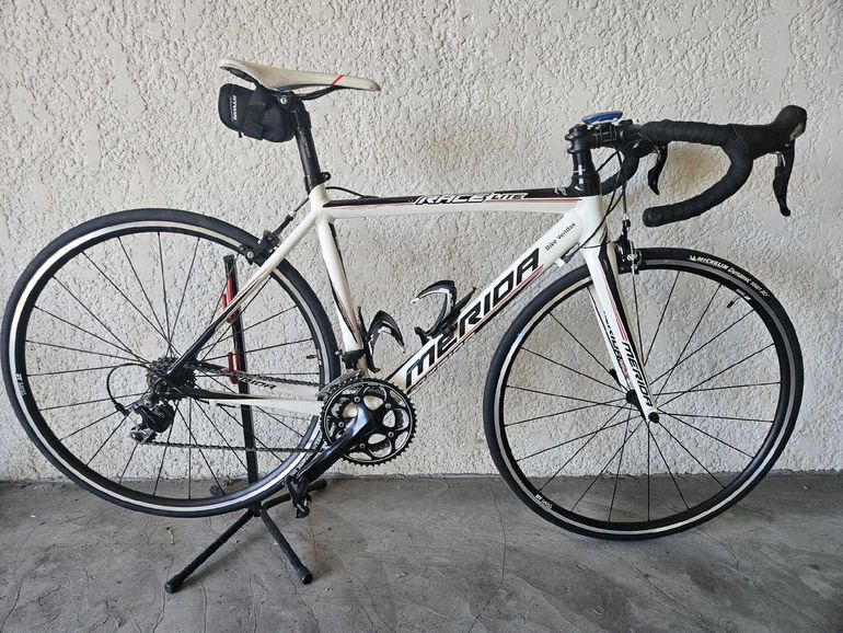 Used Merida Merida Custom Shimano 105 2017 Road & Gravel, White — image 1 of 3