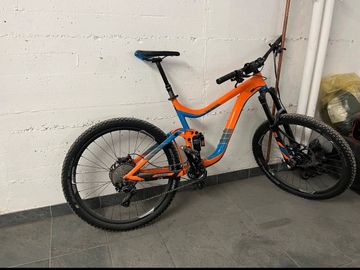 Tweedehands Giant Reign 27.5 1 2016 2016 Mountainbike — afbeelding 1 van 5