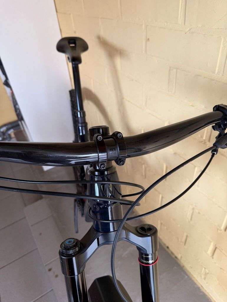 Used Trek Slash 9.8 XT Gen 5 2023 2023 Mountainbike, Blue, 29 — image 13 of 14