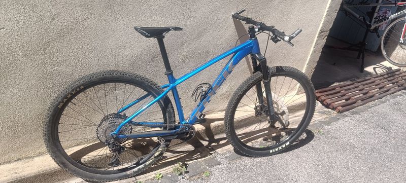Gebrauchtes Trek X-Caliber 9 2021 2021 Mountainbike, Blau, 29 — Bild 1 von 3
