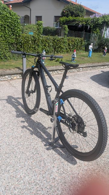 Used Trek Procaliber 9.8 2023 2023 Mountainbike, Purple, 29 — image 6 of 10