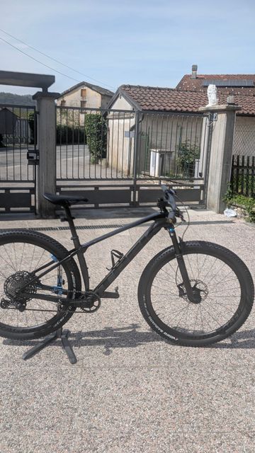 Used Trek Procaliber 9.8 2023 2023 Mountainbike, Purple, 29 — image 9 of 10