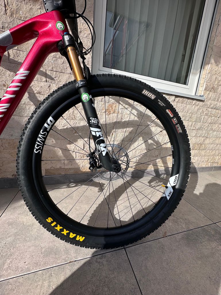 Used Canyon Lux World Cup CF 8 2024 2024 Mountainbike, Red, 29 — image 6 of 9