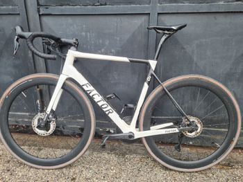 Factor, O2 Shimano Ultegra Di2
