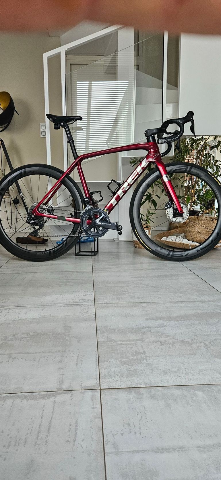 Used Trek Émonda SLR 7 2023 2023 Road & Gravel — image 1 of 3