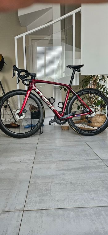 Used Trek Émonda SLR 7 2023 2023 Road & Gravel — image 2 of 3