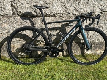 Used Scott Addict RC Pro 2022 2022 Road & Gravel, Green — image 2 of 8