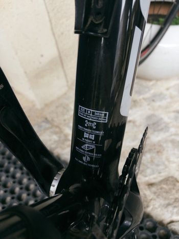 Used Focus Focus Cayo Carbone 2017 Road & Gravel, Black — image 6 of 8