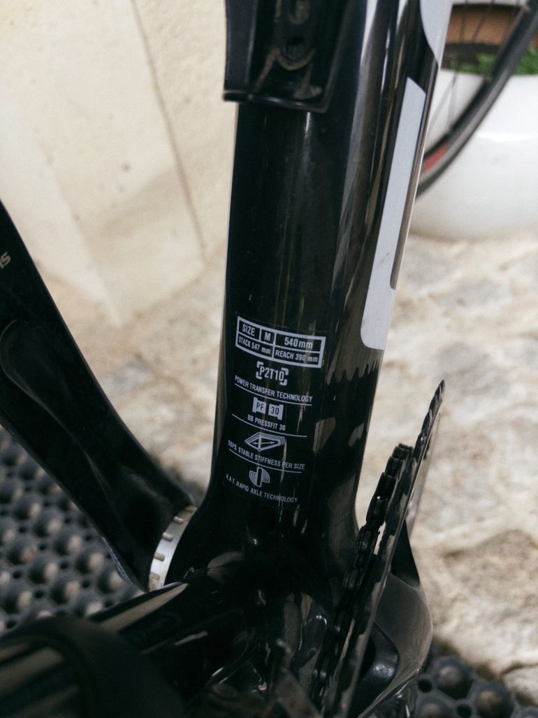 Used Focus Focus Cayo Carbone 2017 Road & Gravel, Black — image 6 of 8