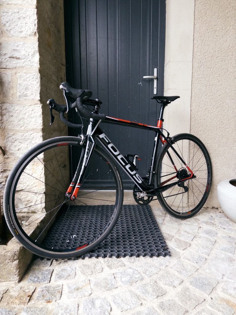 Used Focus Focus Cayo Carbone 2017 Road & Gravel, Black — image 1 of 8