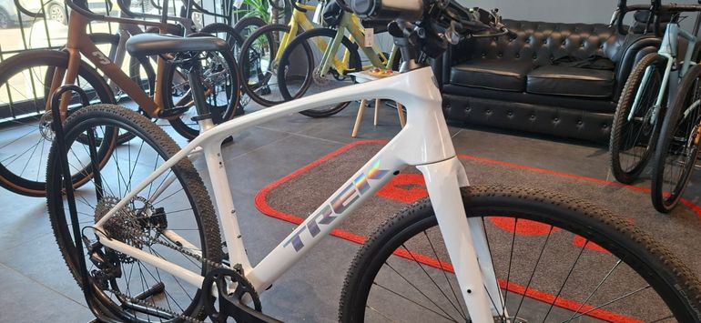Used Trek FX Sport 4 2024 2024 Urban, White — image 3 of 10