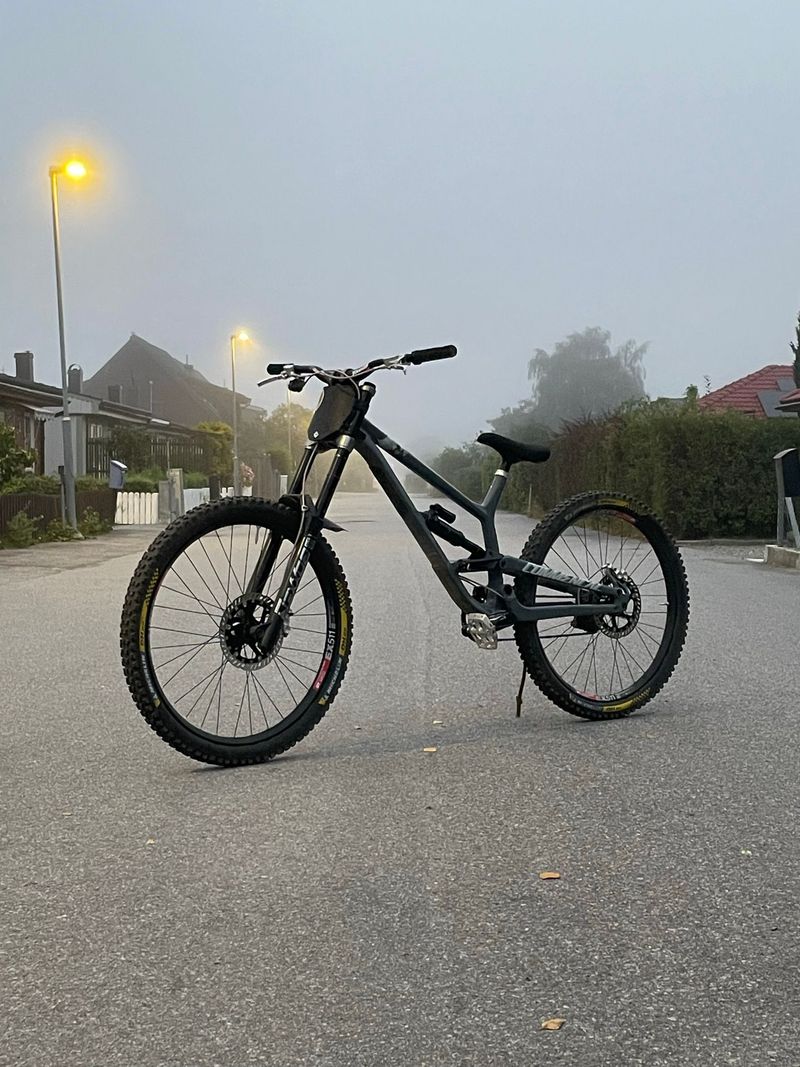 Used Commencal Furious SRAM GX Eagle 2021 MTB