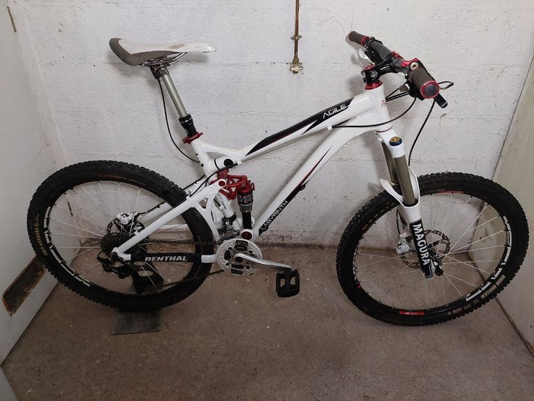 Used Labyrinth Labyrinth Custom Shimano Deore XT 2010 Mountainbike, White — image 1 of 5