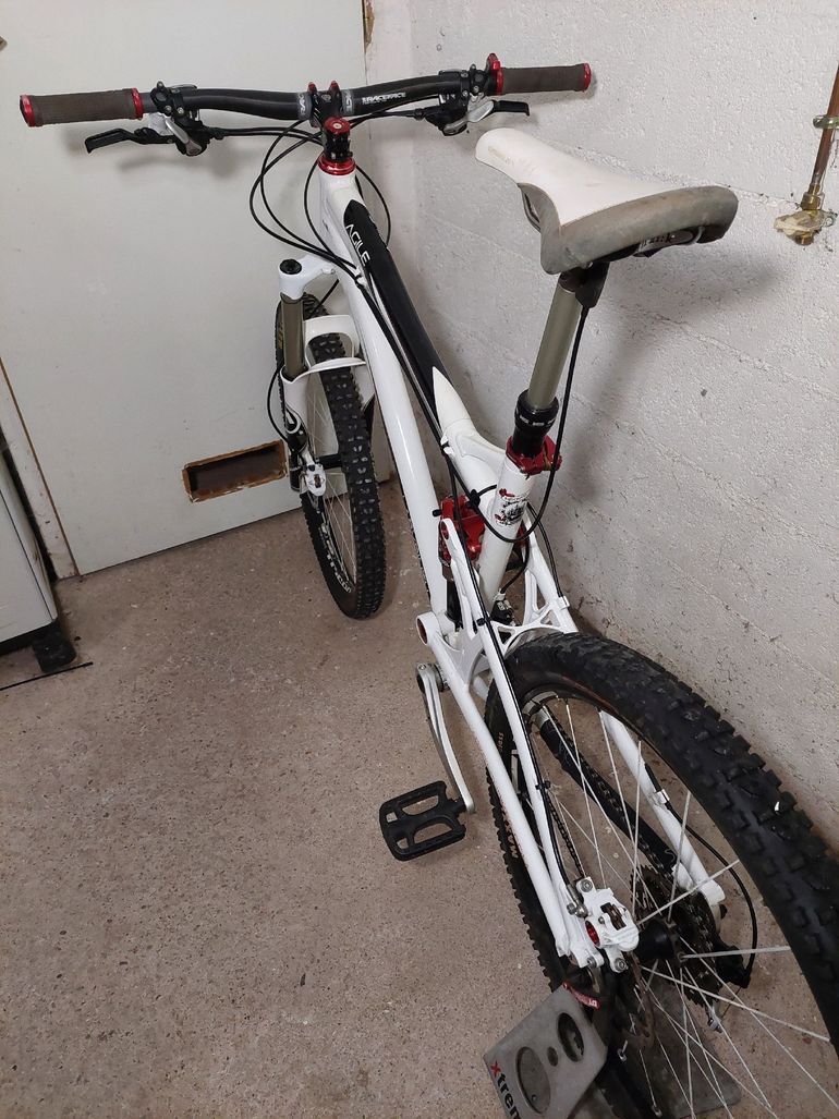 Used Labyrinth Labyrinth Custom Shimano Deore XT 2010 Mountainbike, White — image 4 of 5