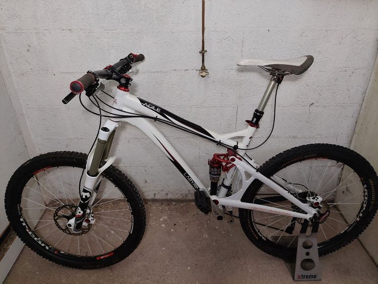 Used Labyrinth Labyrinth Custom Shimano Deore XT 2010 Mountainbike, White — image 2 of 5
