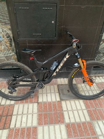 Trek Slash SRAM GX Eagle AXS 2023 Mountainbike usato, Nero — immagine 2 di 7