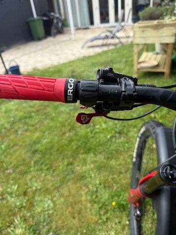 Used Giant Reign E+ 2, 2022 2022 Mountainbike, Black, 29 — image 7 of 15