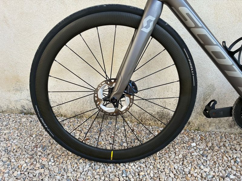 Scott Addict RC 15 2022 2022 Road & Gravel usato, Grigio chiaro — immagine 7 di 8
