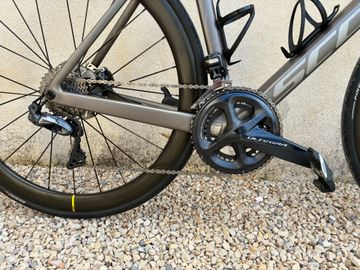 Scott Addict RC 15 2022 2022 Road & Gravel usato, Grigio chiaro — immagine 3 di 8