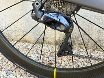 Scott Addict RC 15 2022 2022 Road & Gravel usato, Grigio chiaro — immagine 4 di 8