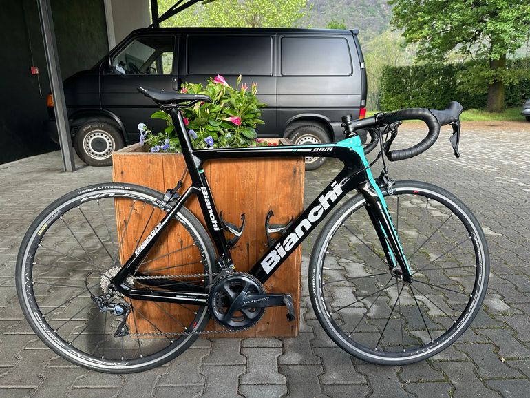 bianchi aria disc ultegra 2019 road bike Demo" Aria, Shimano Ultegra, Carbon Fiber Bike-2019, 55c  BikingBicycleGarage and cutting straight through it is what this bike is all about 2019 Bianchi Aria DISC Ultegra