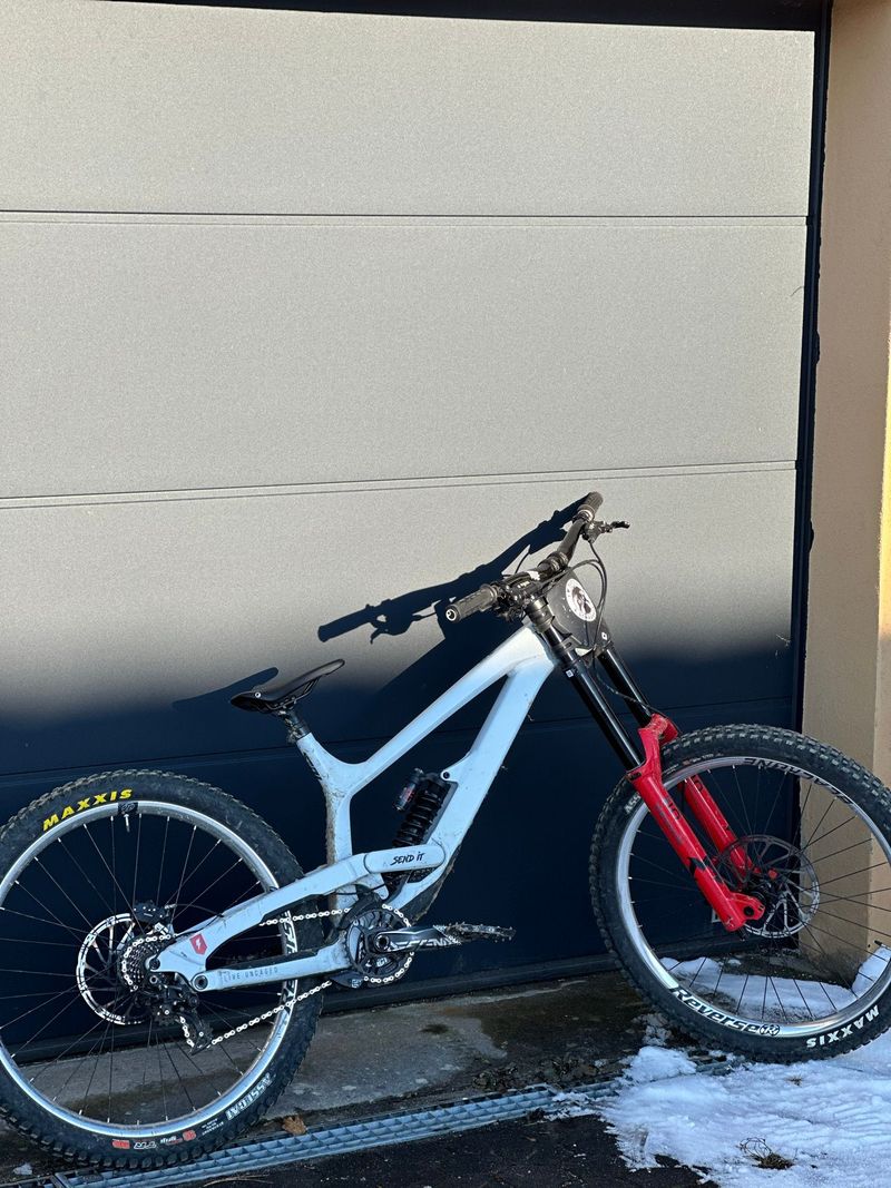 Gebrauchtes YT Industries Tues CORE 1 2025 2025 Mountainbike, Weiß, 27.5 — Bild 1 von 7