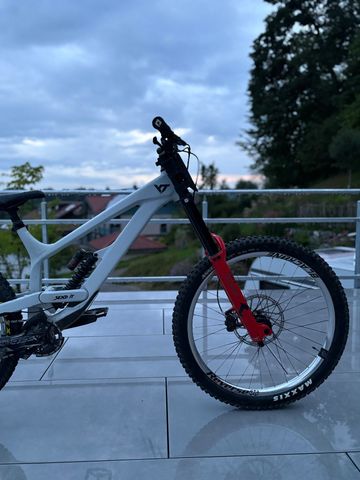 Gebrauchtes YT Industries Tues CORE 1 2025 2025 Mountainbike, Weiß, 27.5 — Bild 2 von 7