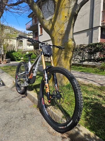 Tweedehands Commencal Custom Shimano Saint 2021 MTB