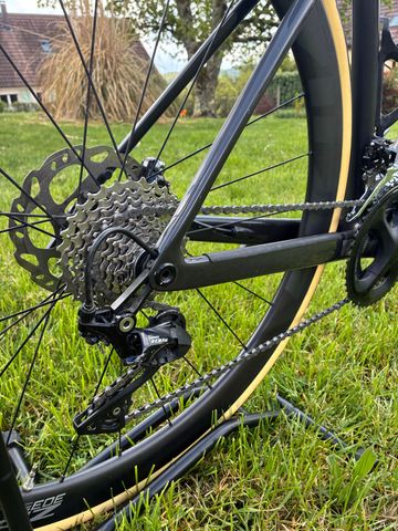 Used Scott Addict 30 2022 2022 Road & Gravel, Red — image 3 of 4