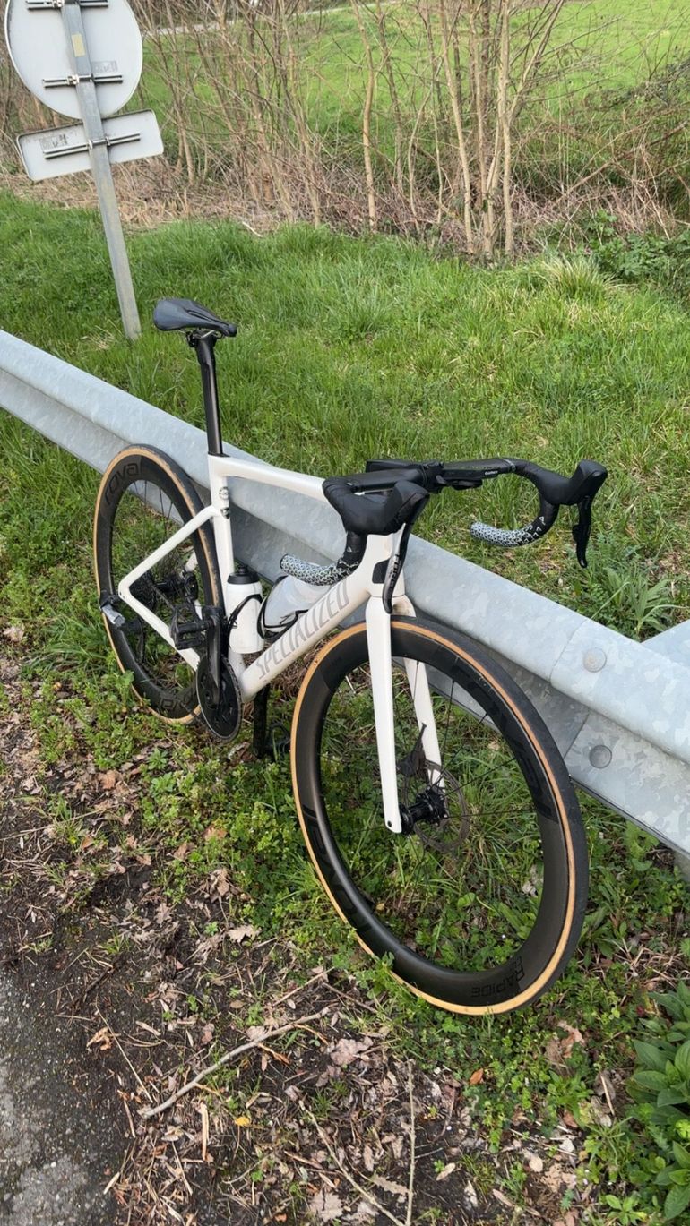 Used Specialiced Specialiced Custom SRAM Force eTap AXS 2021 Road & Gravel, Blanco — image 1 of 6
