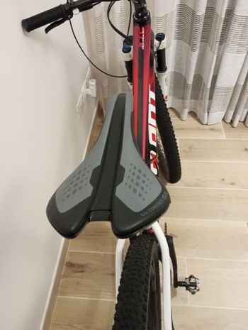 Used Giant Tcx Shimano Deore 2020 Mountainbike, Red — image 5 of 8