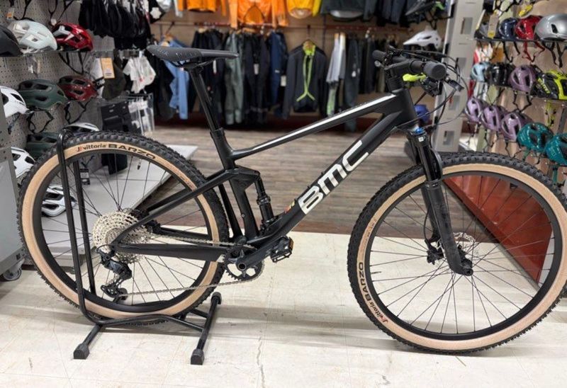 Gebrauchtes BMC Fourstroke 01 THREE 2022 2022 Mountainbike, Schwarz, 29 — Bild 1 von 3
