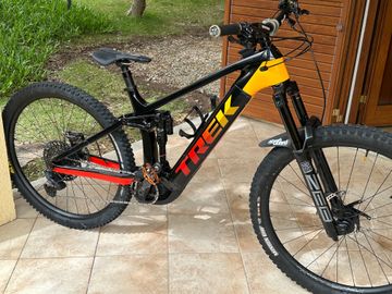 Brugt Trek Rail+ 9.8 2023 2023 Mountainbike — billede 1 af 4