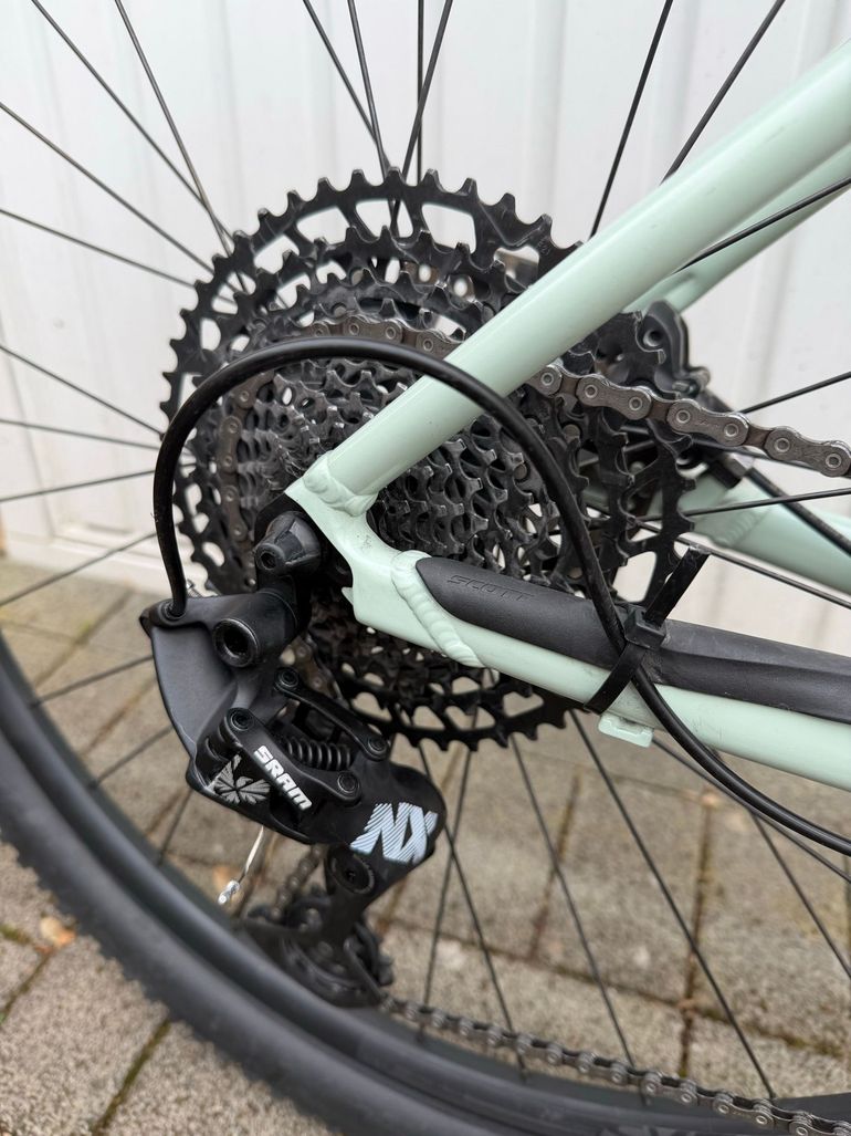Used Scott Contessa Scale 940 2022 2022 Mountainbike — image 3 of 8