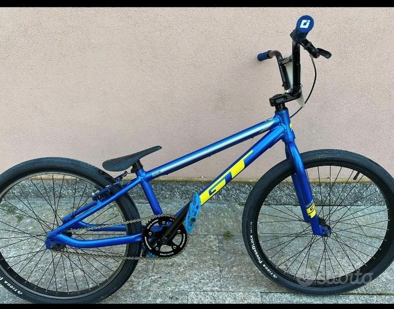 GT Mach One Pro 24 2021 2021 Urban usato, Blu — immagine 2 di 3