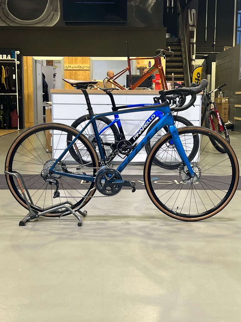 Used Scott Addict Shimano Ultegra 2021 Road & Gravel — image 1 of 7